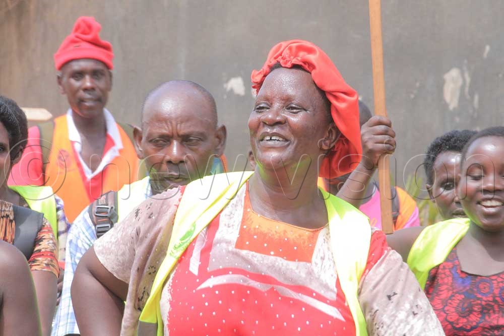 In a rare show of faith by a government official, Kagadi Resident District Commissioner (RDC) Lillian Ruteraho, led 126 pilgrims in a 10-day walk to the Anglican Site in Namugongo for the Martyrs Day celebrations. DETAILS | #VisionUpdates |