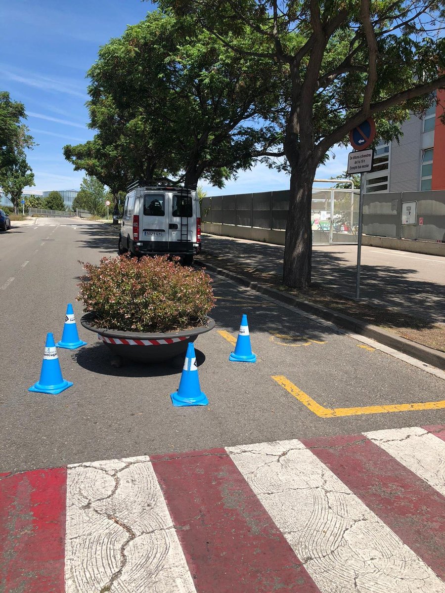 Comuniquem que ni l'AFI ni el personal de l'Escola tenen res a veure amb aquests fets.