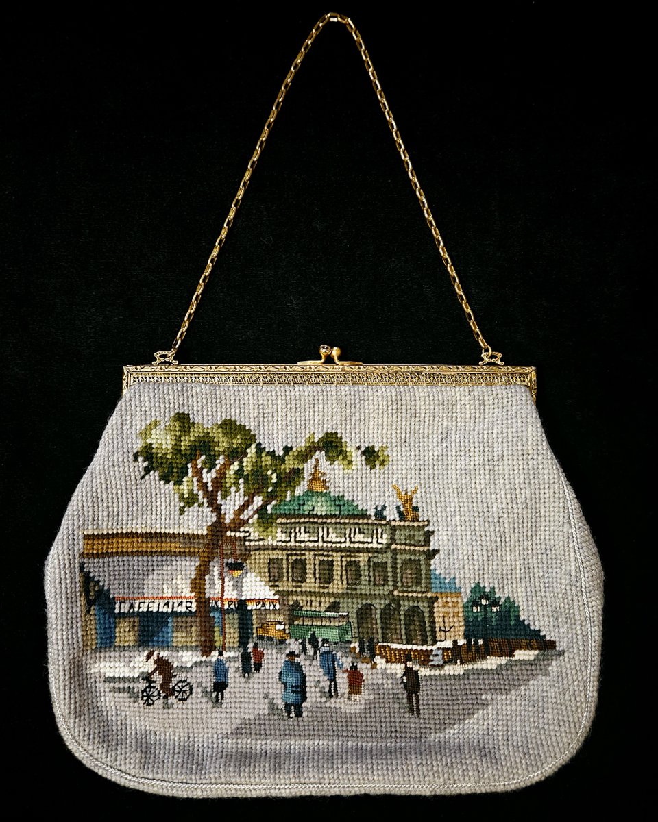 Today on the website: Our article about Christine Domboorajian LaCourse and Christine Custom Bags of Detroit vintagepursegallery.blogspot.com/2024/05/specia… #vintage #purses #handbags #handbaghistory #fashionhistory