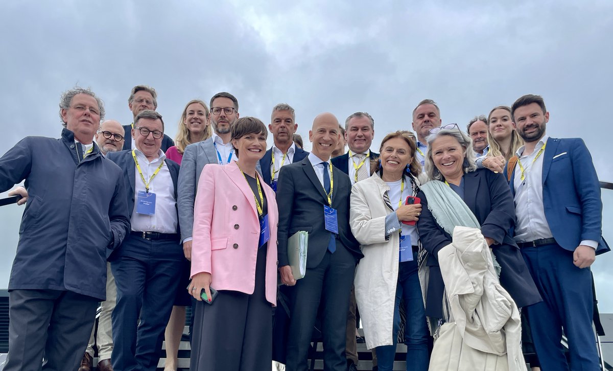 bookingcomPA's tweet photo. It was a great pleasure for us at #BookingCom to host an 🇦🇹Austrian delegation headed by Federal Minister of Labour &amp; Economy, Martin Kocher @MagratheanTimes, at our HQ in Amsterdam.
We look forward to fostering stronger ties and future collaborations! https://t.co/j5HPcU7GFt
