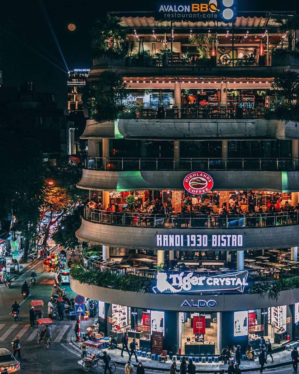 Have you tried sitting at one of those places and view the flow of Hanoi’s traffic at night? Cre: awb_travel