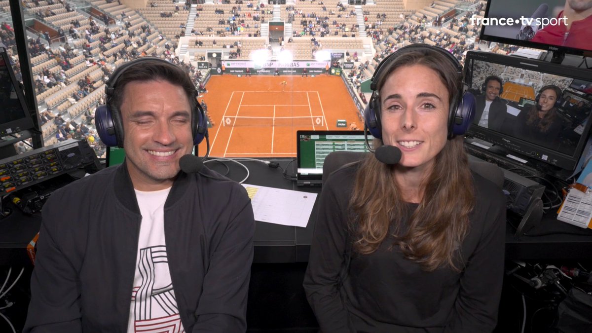 Alizé Cornet didn't stay in retirement for long 😅

Day 1 as a (brilliant) commentator on France TV!