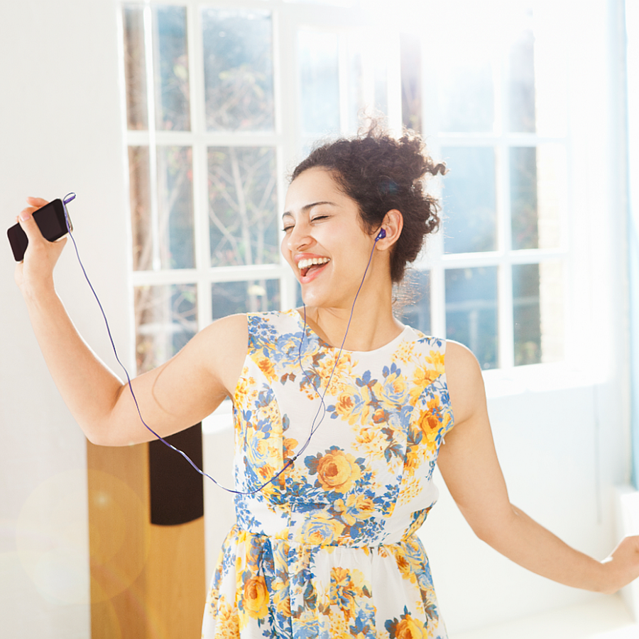 UofMDining's tweet photo. Stress gets to us all, but here are a few tips to reduce stress, improve mood, boost energy and sharpen your focus. Turn on the tunes. Take the time to laugh. Don’t overdo caffeine. Get proper rest. Eat better at breakfast—and snack times. 

#mindbodysoul #stressless https://t.co/D9WP7LLt8i