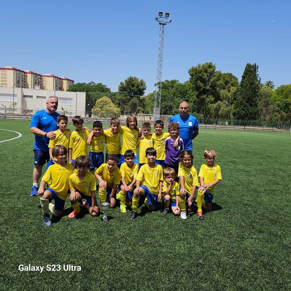 <a href="/FBCoria/">FUTBOL BASE CORIA</a> <a href="/Coria_CF/">Coria CF</a> nuestro prebemjamin A ha quedado campeón en el trofeo jugado en Sevilla capital por la festividad del CORPUS CRISTI, realizando un gran torneo no sólo en lo futbolistico si no en muestras de deportividad...enhorabuena campeones...