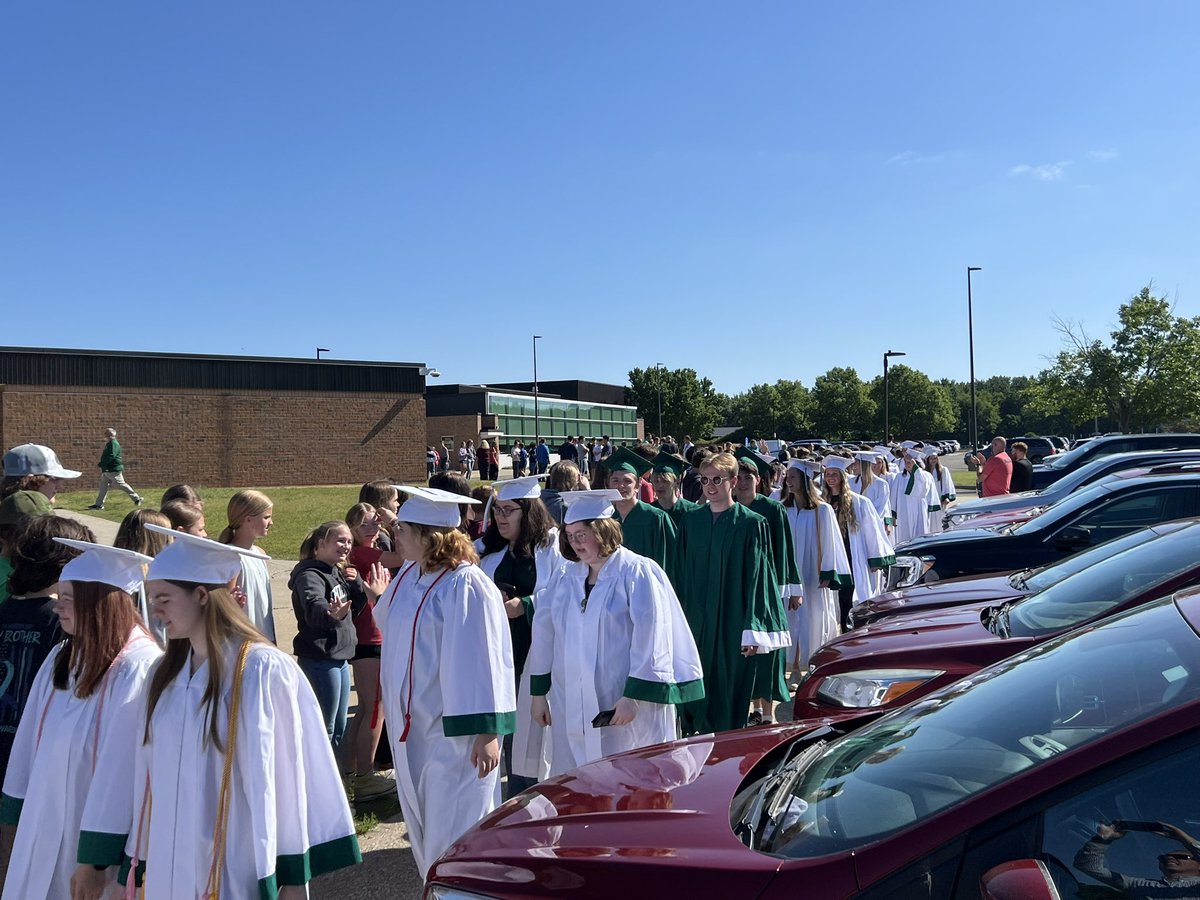 wilson6461's tweet image. It&apos;s always bittersweet waving goodbye to the graduates. Our students were very excited to be part of this amazing tradition. Good luck seniors!! #ocsrocks