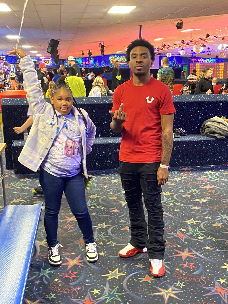 FreeDaReal24's tweet image. Before I bow down to these niggas I’ll have my funeral in they town 1️⃣🖤