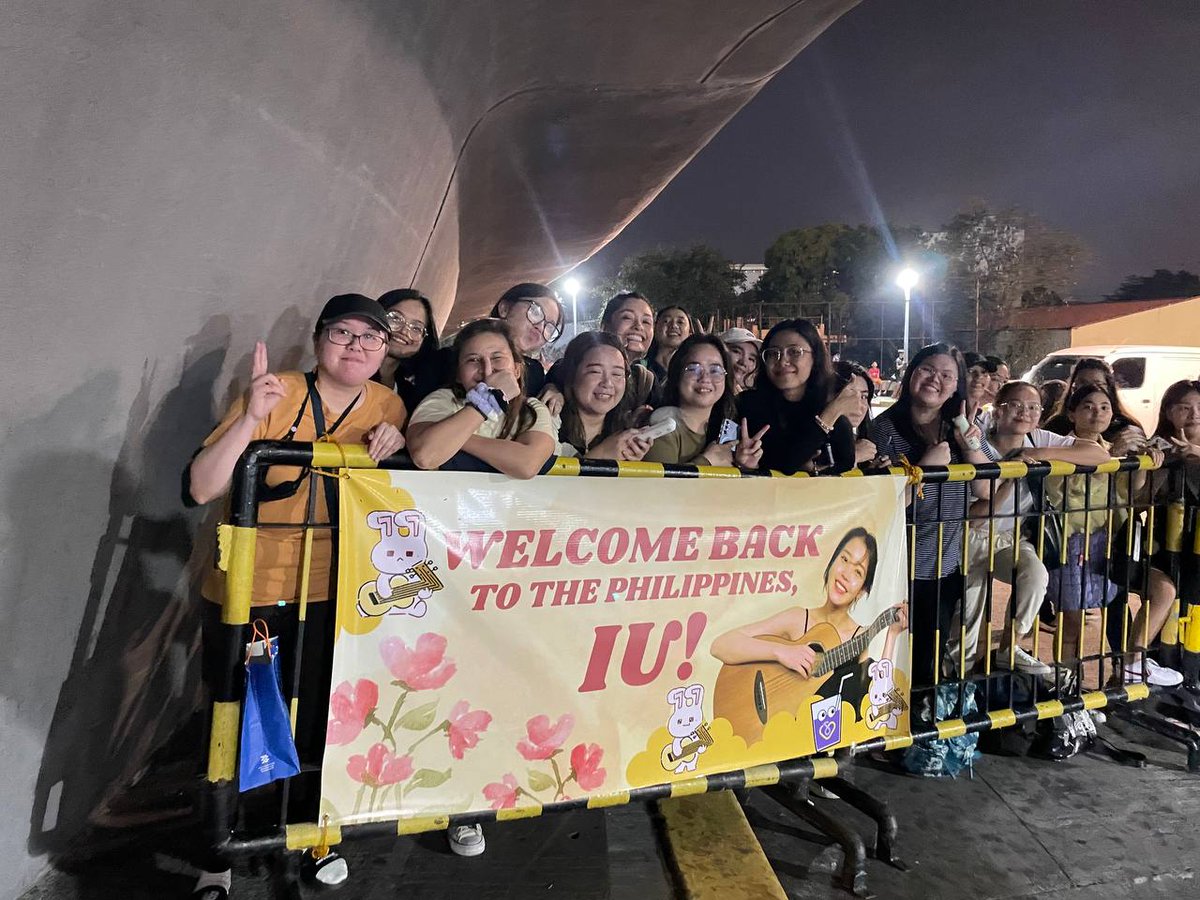 _theamisu16's tweet photo. I just hope IU was informed that her [real] maaenas were peacefully waiting to welcome her on the barricade with discipline.. we also practiced fanchants and singalong hehe 🥰

Babawi kami as your crowd passionately stanning you on Saturday! 🫶 @_IUofficial https://t.co/vmvVsf6nFB