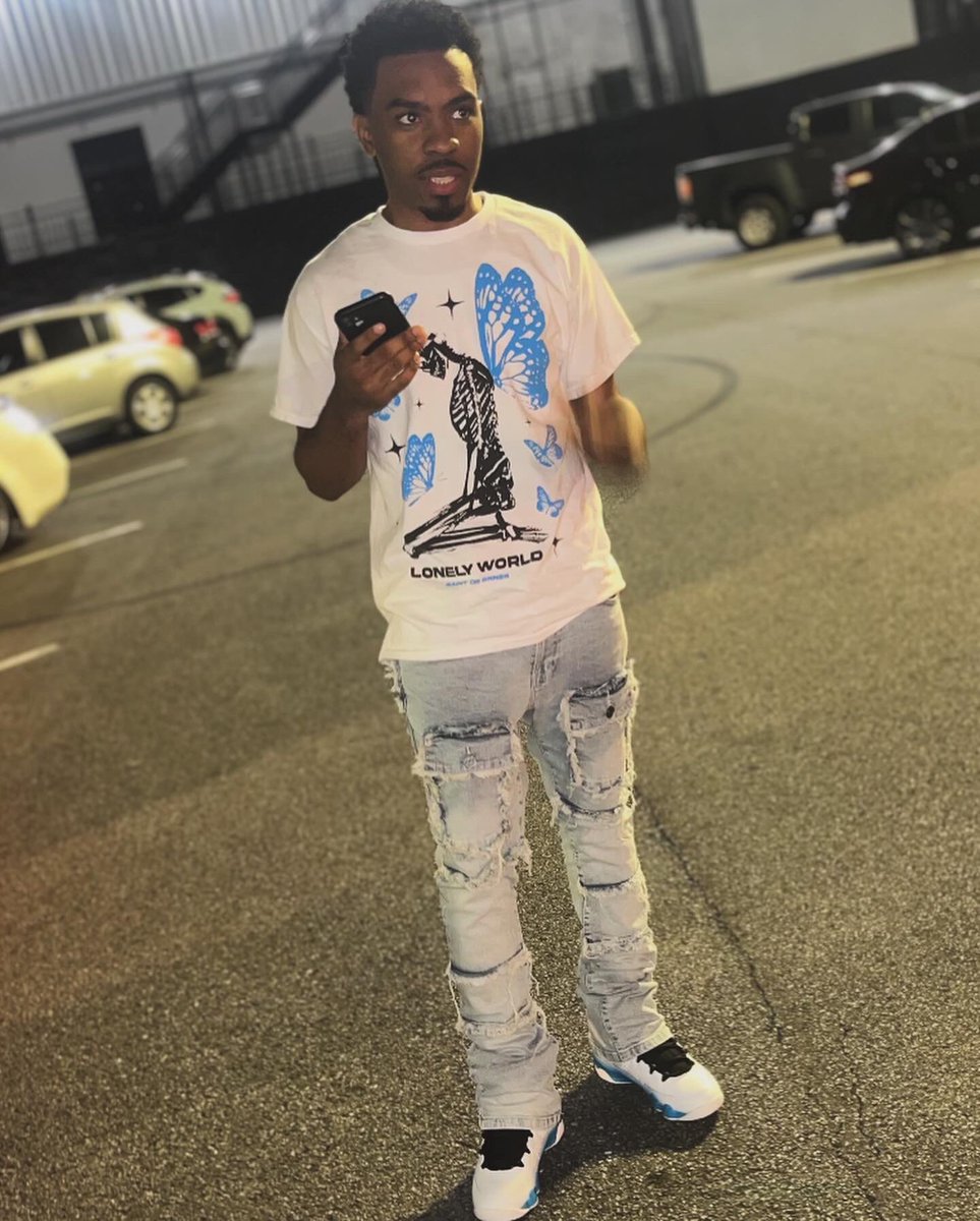 FreeDaReal24's tweet image. Love me like I love u bro love me like u love these hoes 🔢🫶🏾