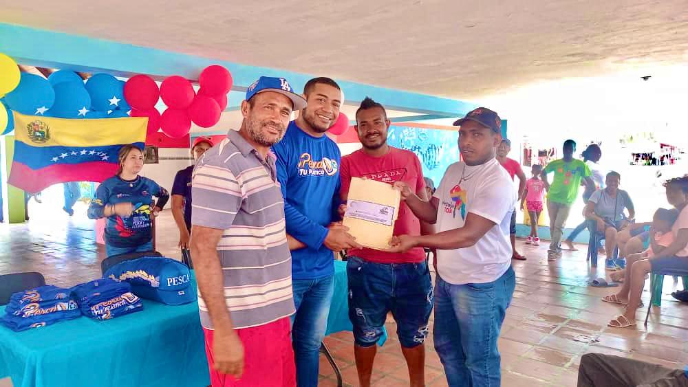 #Mérida | Pescadores y pescadoras lideraron jornada del Programa Nacional Pesca tu Plástico en el Puerto de Palmarito, logrando la recolección de 300 Kg de desechos, garantizando la conservación de nuestros ecosistemas.

<a href="/NicolasMaduro/">Nicolás Maduro</a>
<a href="/Jcloyo/">Juan Carlos Loyo</a>
#PuebloMaduroActivo