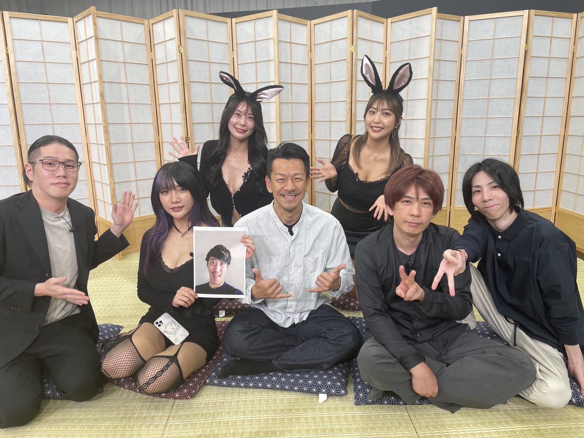 卒アル的に布団ちゃんの写真持ってて草