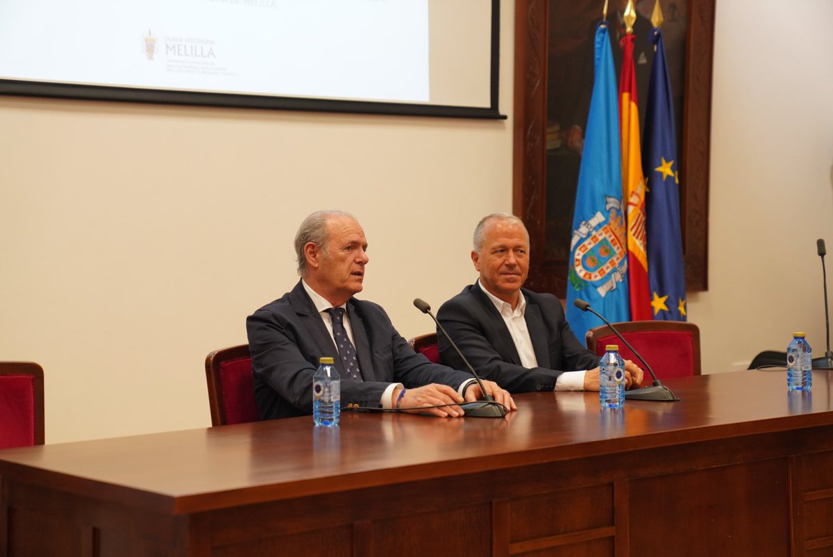 Cerca de 40 alumnos han recibido esta tarde en la Consejería de Cultura sus diplomas acreditativos de haber realizado los primeros cursos organizados por la @FundacionINCYDE en colaboración con la Consejería de Innovación Tecnológica.