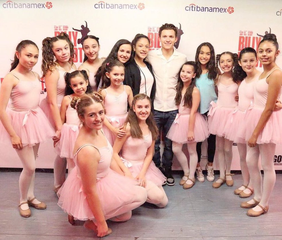 El Aquelarre Teatro tweet media