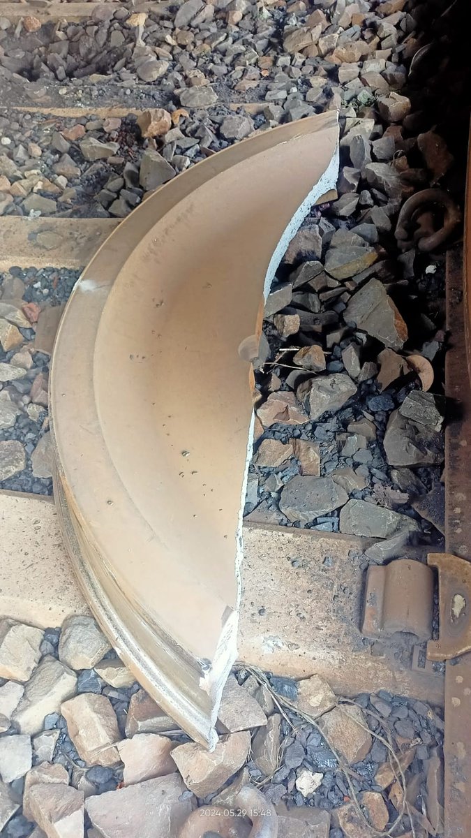 Shocking! Wheel of freight train locomotive breaks into two. Fourth wheel of first engine (41051). Train was going from Durgapur Steel Plant to Baktarnagar. Incident in Asansol division of Eastern Railway. Train movement on main line not affected, no injuries.