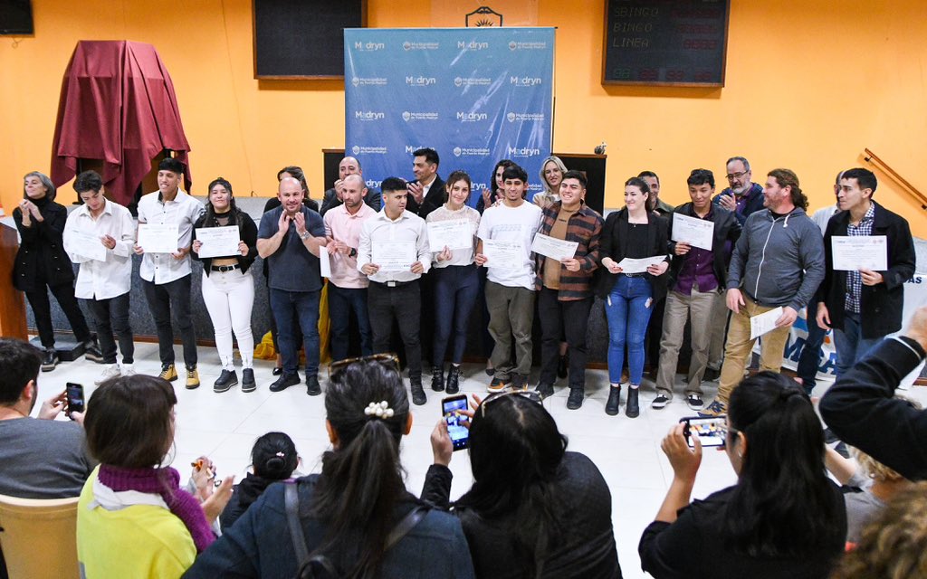 Hoy concretamos la entrega de los certificados a los nuevos guardavidas de #PuertoMadryn, que, sin lugar a dudas, son los mejores de la República Argentina. 

Esta gestión siempre evidenció un compromiso constante, poniendo en valor la función que cumplen nuestros compañeros de