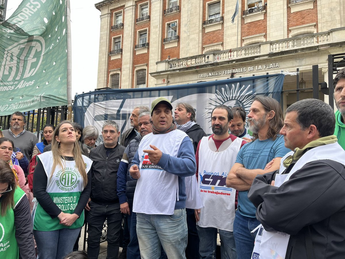 DanielCatalano_'s tweet image. El cierre de los CDR en todo el país, junto con los despidos de las y los trabajadores que allí asisten a la población y la parálisis en la entrega de alimentos por parte de la gestión del @MindeCapitalH es un ataque directo a la calidad de vida de la gente que más necesidades…