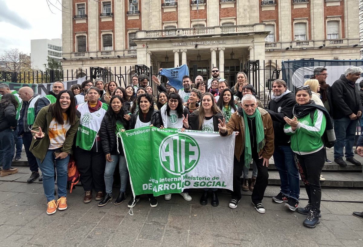 DanielCatalano_'s tweet image. El cierre de los CDR en todo el país, junto con los despidos de las y los trabajadores que allí asisten a la población y la parálisis en la entrega de alimentos por parte de la gestión del @MindeCapitalH es un ataque directo a la calidad de vida de la gente que más necesidades…