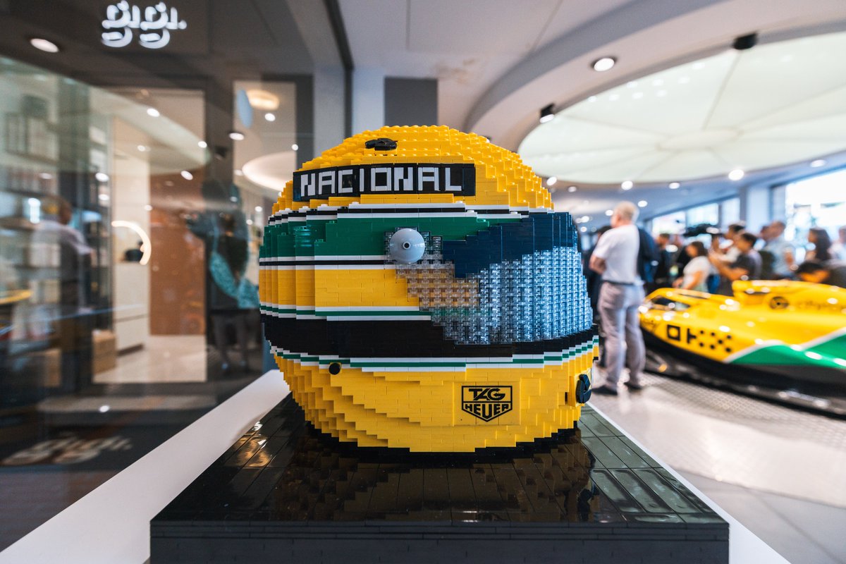 McLarenF1's tweet photo. The helmet too! 😍 @LEGO_Group 

#Senna30 https://t.co/vXoU55NMds