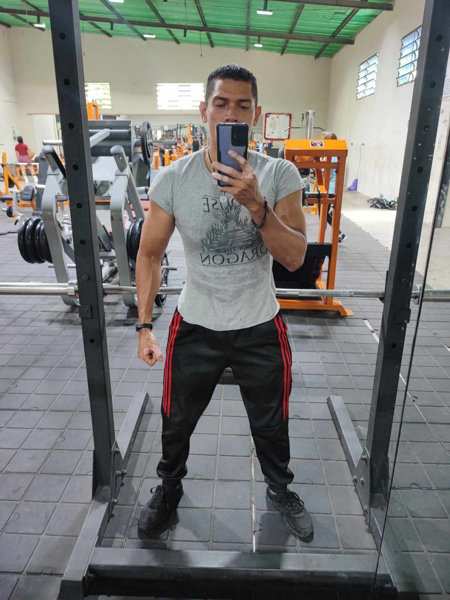BazirGaming's tweet photo. Un dia provechoso
.
.
#gymtime #workout #musclebuilding #musclecookie #empoweredmen #AngelSkin https://t.co/KEN1iyZ3EK