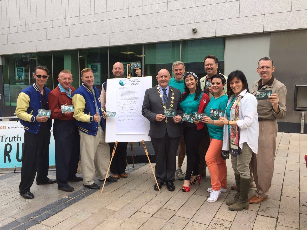 #TBT Sharing knowledge means empowering  the community with our friends the Jive Aces!
.
#truthaboutdrugs #drugfreeworld #drugeducation #knowledgeispower