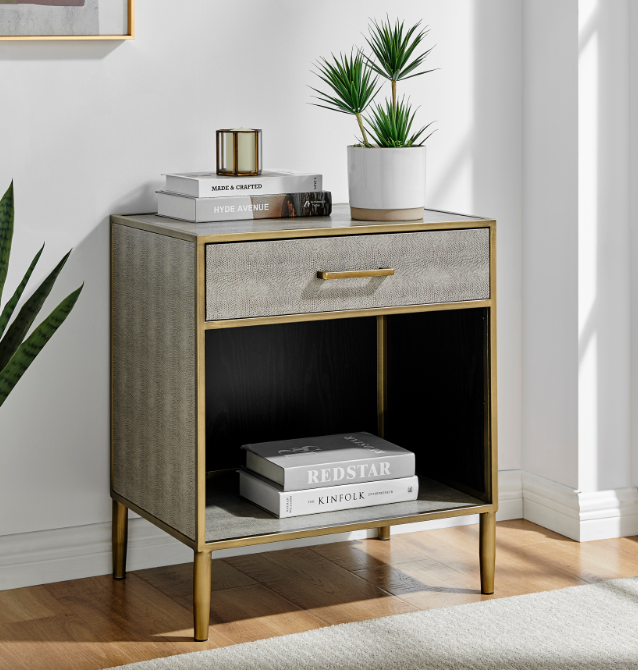 Our accent table with gold accents exudes luxury and sophistication. ✨

SKU# 47305

#shoproys #customfurniture #customsofa #interiordesign #lincolnpark #chicagobusiness #designerlooks #chicagointeriordesign #chicagoliving #instachicago #shoplocalchicago #shopsmall #smallbusiness