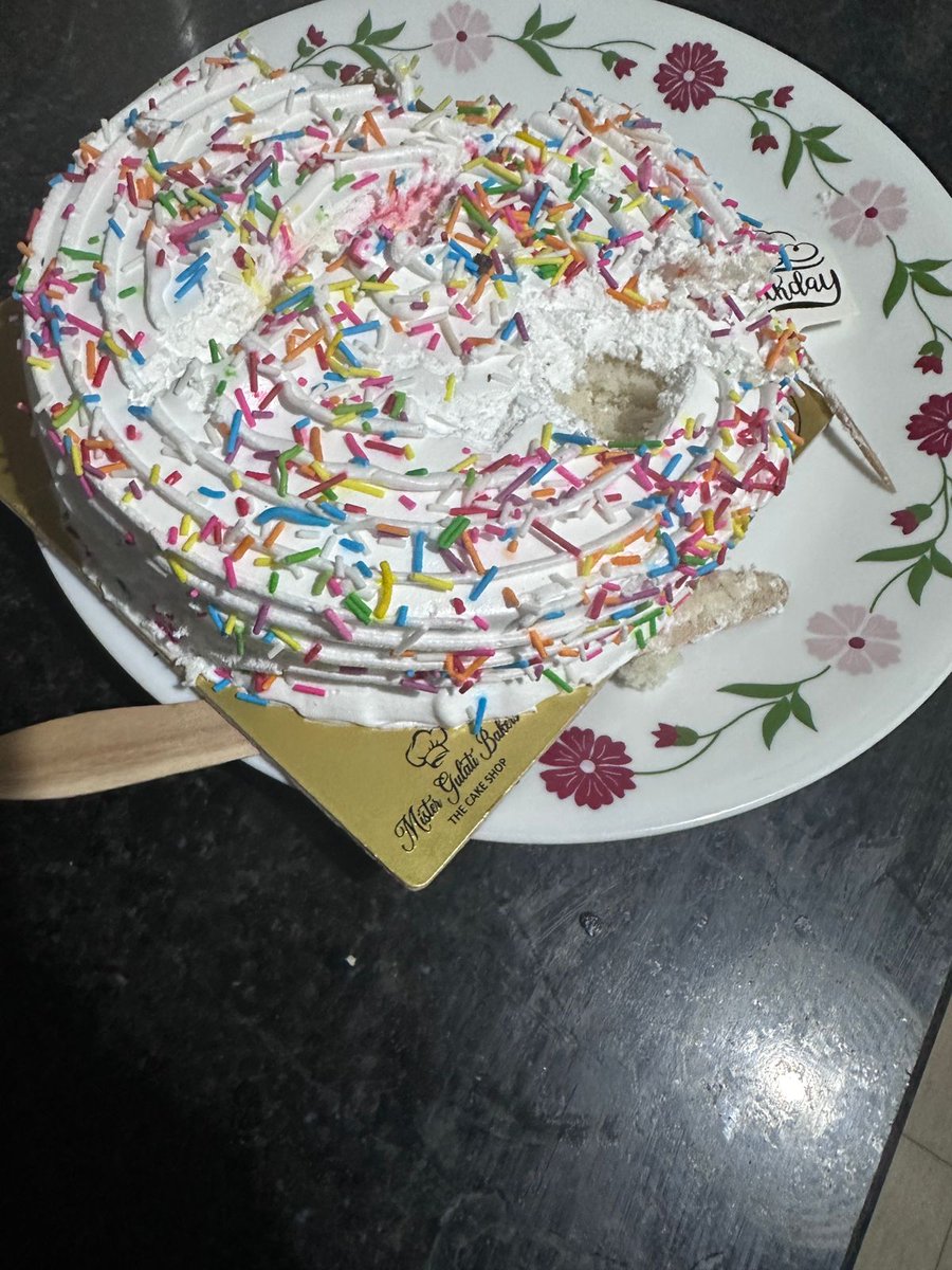 bipinbedi's tweet photo. @Swiggy @SwiggyCares Refer the attached screenshots, stale cake was delivered that not only ruined our celebration, but also gave us a scare of food poisoning and severe stomach infection.
Issue stands unresolved, even after escalation and offered ₹ 84 coupon.
So irresponsible https://t.co/7vmvfqDP3w