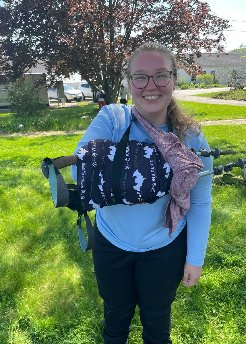 WildlifeAcoust's tweet image. Our buff really came in "handy" for the Kloepper Lab team during their wilderness first-aid training, serving as an impromptu sling! 🏞️🦇 @ProfLKloepper
#QuickThinking #FieldTraining