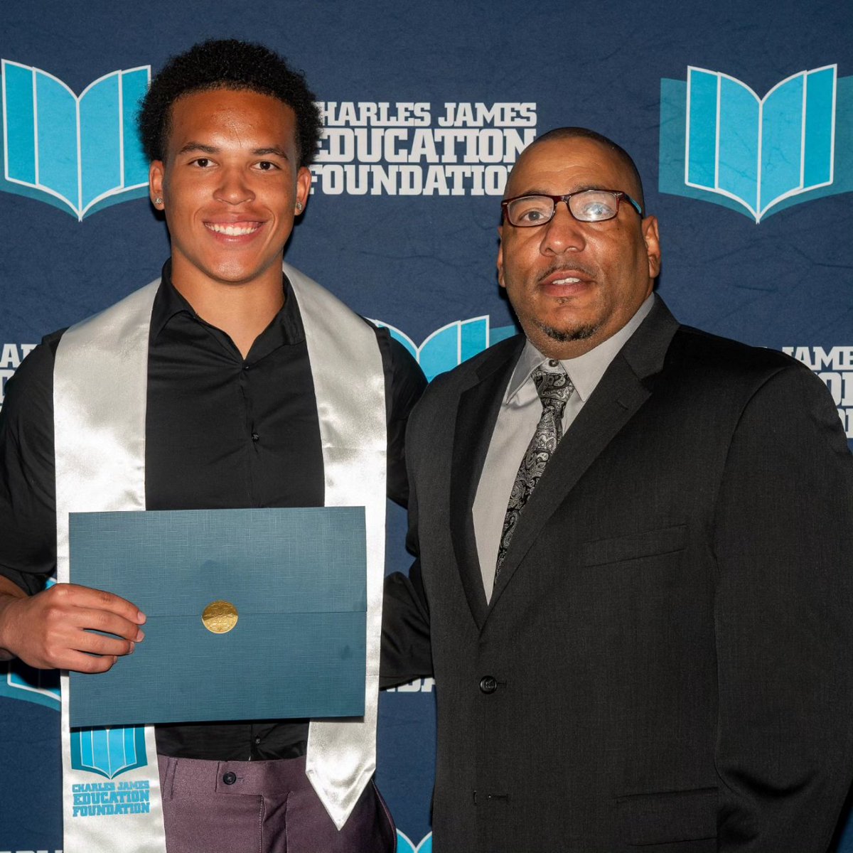 MBASports1's tweet photo. It was an honor to award Tuhlon Duncan of SDHS &amp; Jayla White of Morse with the Tim Wadholm Scholarship Award. This scholarship, named in honor of the legacy Tim Wadholm &amp; his family, recognizes outstanding students who exemplify hard work, perseverance, &amp; dedication to education. https://t.co/S83tN1JgLt
