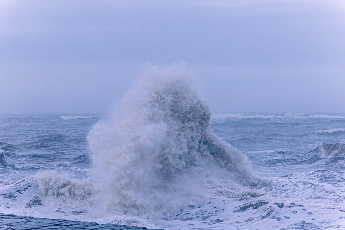 NPH_Photography's tweet photo. I love you when you're angry

Some angry breaking waves from my trip to Whitby earlier in the year, I just love the power and shapes they form as they break against the shore I could watch it for hours. https://t.co/7O7DHEccL8