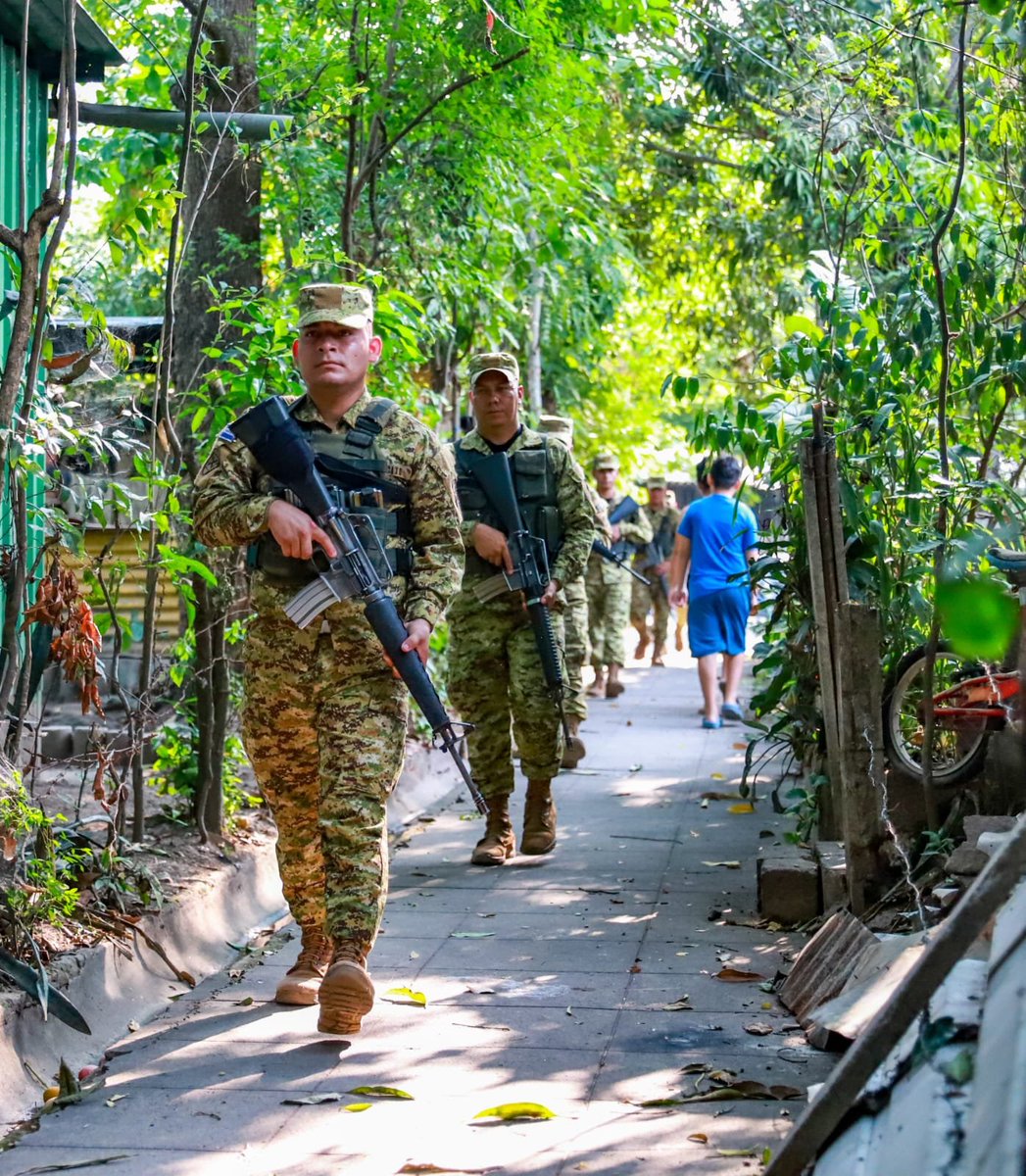 Patrullamos las zonas urbanas las 24 horas, los 7 días de la semana, garantizando que los salvadoreños se desplacen en absoluta confianza. #PlanControlTerritorial