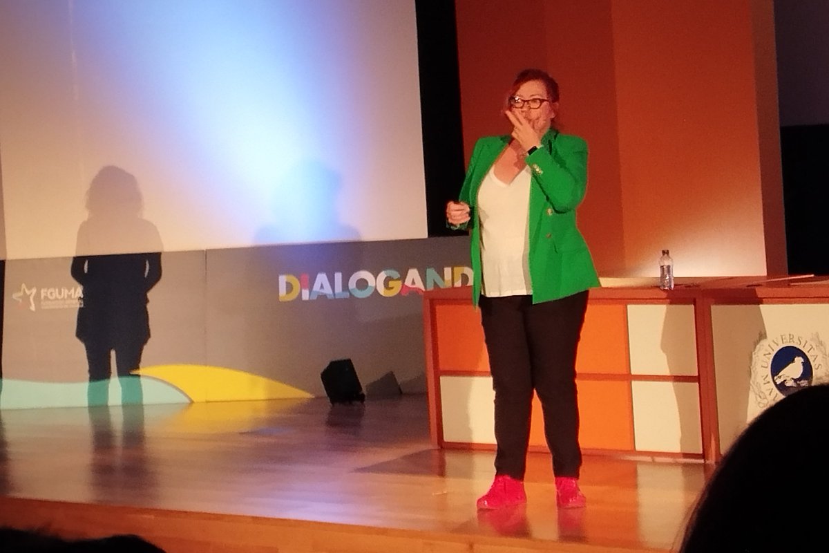emulenews's tweet photo. #DialogandoFGUMA @ClaraGrima ha subido la nota de corte de matemáticas, pero quienes tienen notas de corte más altas se matriculan en medicina, que es una carrera feminizada. La nota de corte no es el problema. https://t.co/eXnKH1jjmW