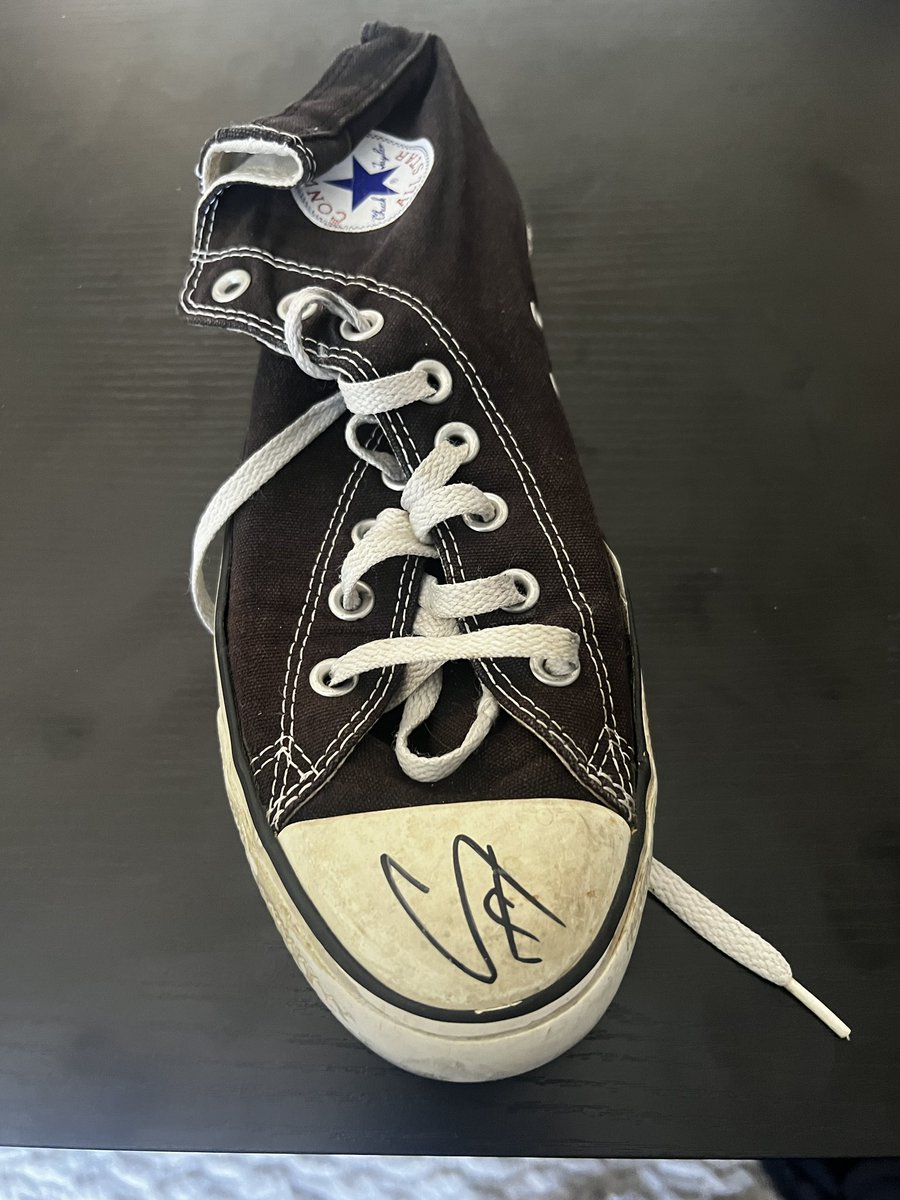 Welp, someone broke into my storage unit and stole all my music equipment (microphones/compressors/preamps) 🤗 at least they left my CDs and my signed shoe from <a href="/CoreyTaylorRock/">fuck your checkmark</a> from 20 years ago 🤘

But seriously, yeah not great #somepeoplesuck