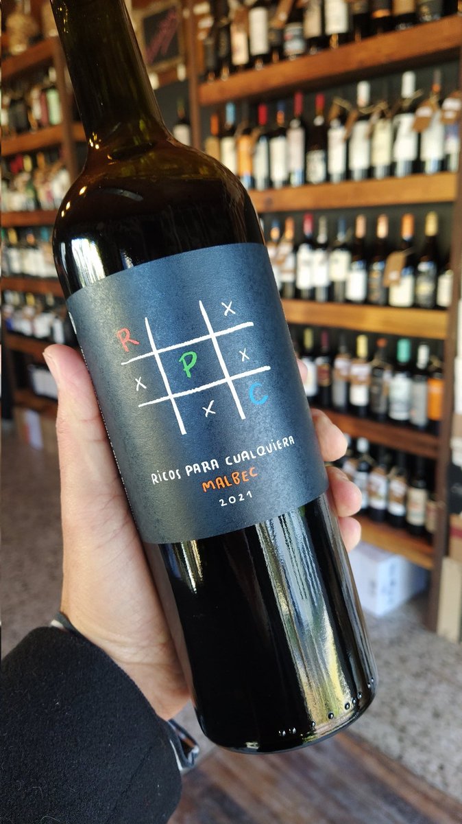 LaGuerrillaFood's tweet photo. Lo primero que pensé apenas lo descorché: me voy a cansar de vender este vino. 

Gran logro de @EugeBattilana.

De nariz más expresiva que la cara de Jim Carrey, en boca equilibrado como el trompo de Dom Cobb en el final de Inception. De precio económico como motor de Rastrojero. https://t.co/8P2DMvNMFI