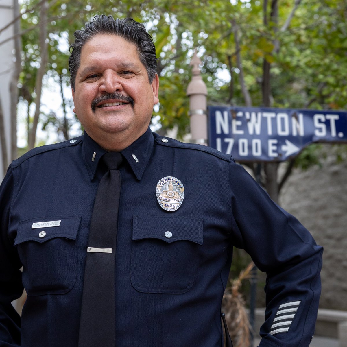 NewtonLAPD's tweet image. Thank you, Lt. Cornejo, for your outstanding leadership and for always going above and beyond. The Newton Division will miss you, but we know you’ll continue to excel in your new position. 

#LAPD #NewtonDivision #Leadership #Promotion #ThankYou #Congratulations