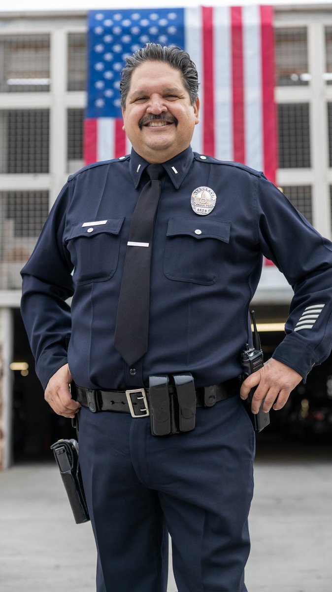 NewtonLAPD's tweet image. Thank you, Lt. Cornejo, for your outstanding leadership and for always going above and beyond. The Newton Division will miss you, but we know you’ll continue to excel in your new position. 

#LAPD #NewtonDivision #Leadership #Promotion #ThankYou #Congratulations