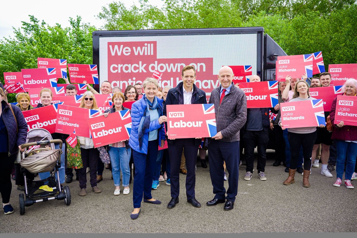 It’s time for change. 🌹 Thank you to @YvetteCooperMP and @JohnHealey_MP for joining us on the campaign trail today. We take nothing for granted, and will work for every vote!