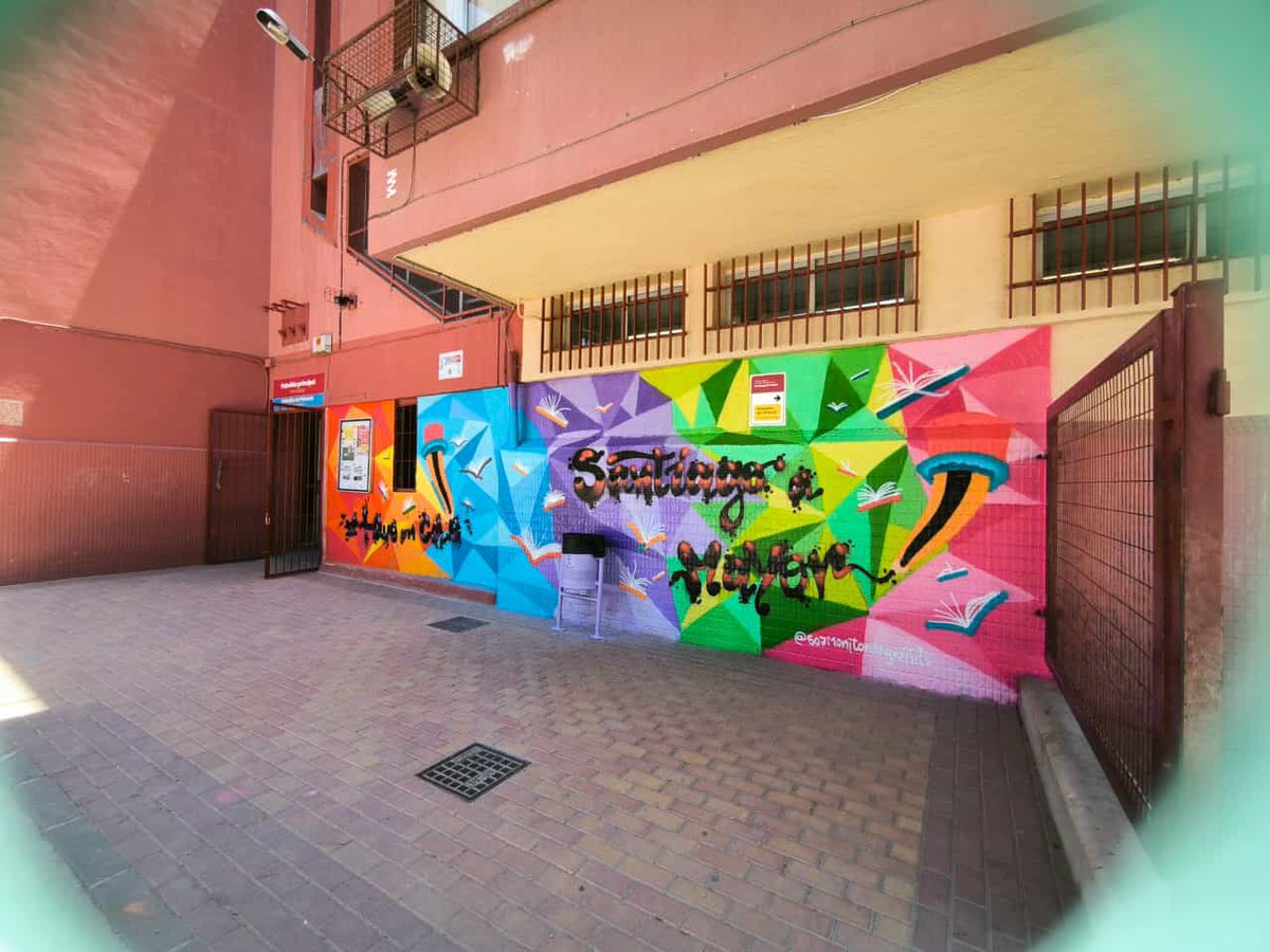 santiagomayor12's tweet photo. El graffiti de nuestro cole tiene mucho significado. En los colores fríos o en los cálidos todo el alumnado ha estado implicado🎨Gracias a @507monitordegrafiti @sm_ampa y Junta Vecinal por hacer nuestro sueño realidad 🤟🏽
#MásQueUnCole #GraffitiNoEsVandalismo #GraffitiEsArte https://t.co/AEMrBaD7AS