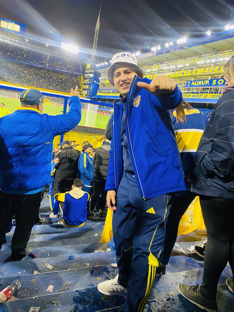 Martinbust0s's tweet photo. Otra noche soñada😍🏆
En la mas linda💙💛💙 https://t.co/OcX4aG84h9