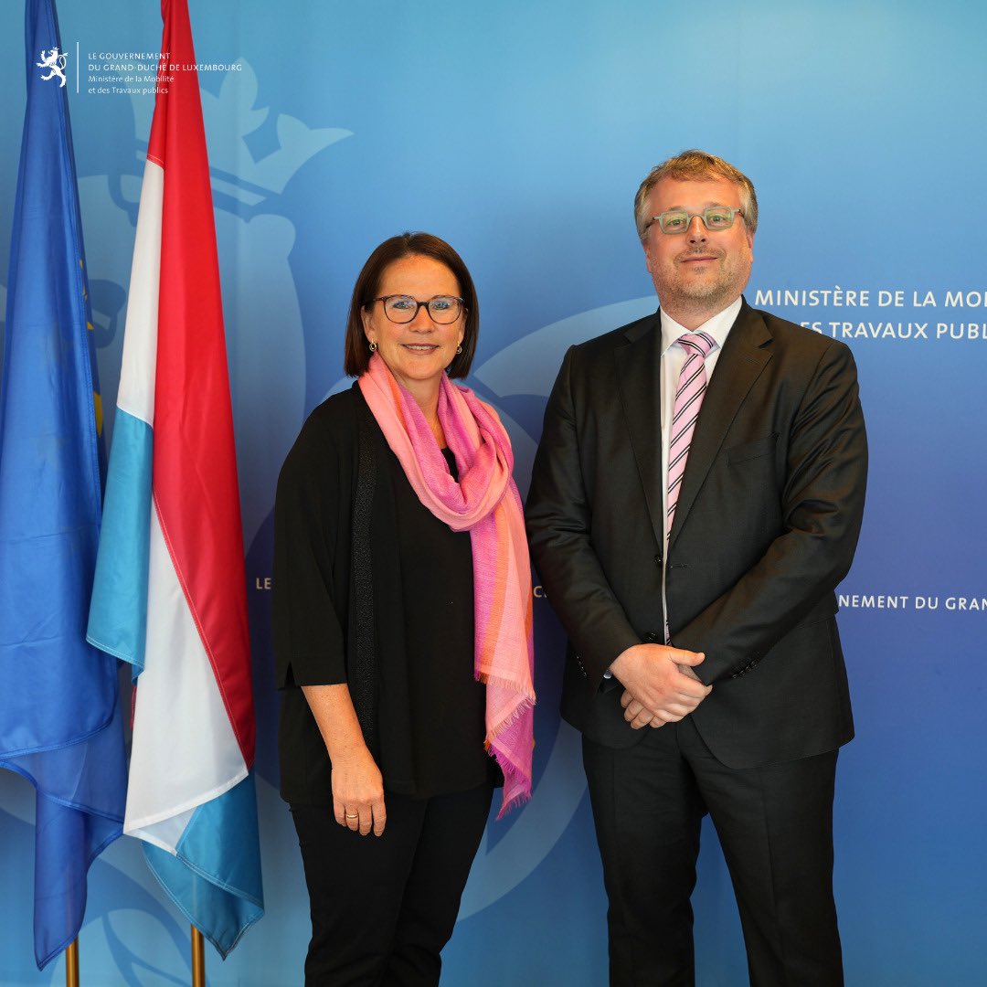 La ministre @Yuriko_Backes s’est entretenue avec Claude Mahowald, Directeur de l’Administration des chemins de fer 🚆, sur le travail de cette administration. #sécurité #rail