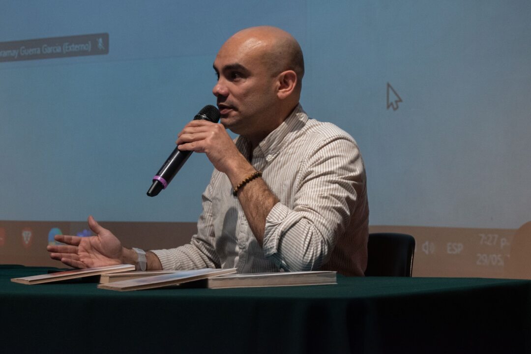 leonardomejiap's tweet image. Complacido de comentar el libro: &quot;Transformar la vida de la infancias desde las Escuelas: Educación para la paz y la resilencia&quot; de la Dra. Ana Gomez en la @UniLibertadores. Un libro a mi juicio importante para quien quiera trabajar temas de infancias 👇 acortar.link/69dcvO