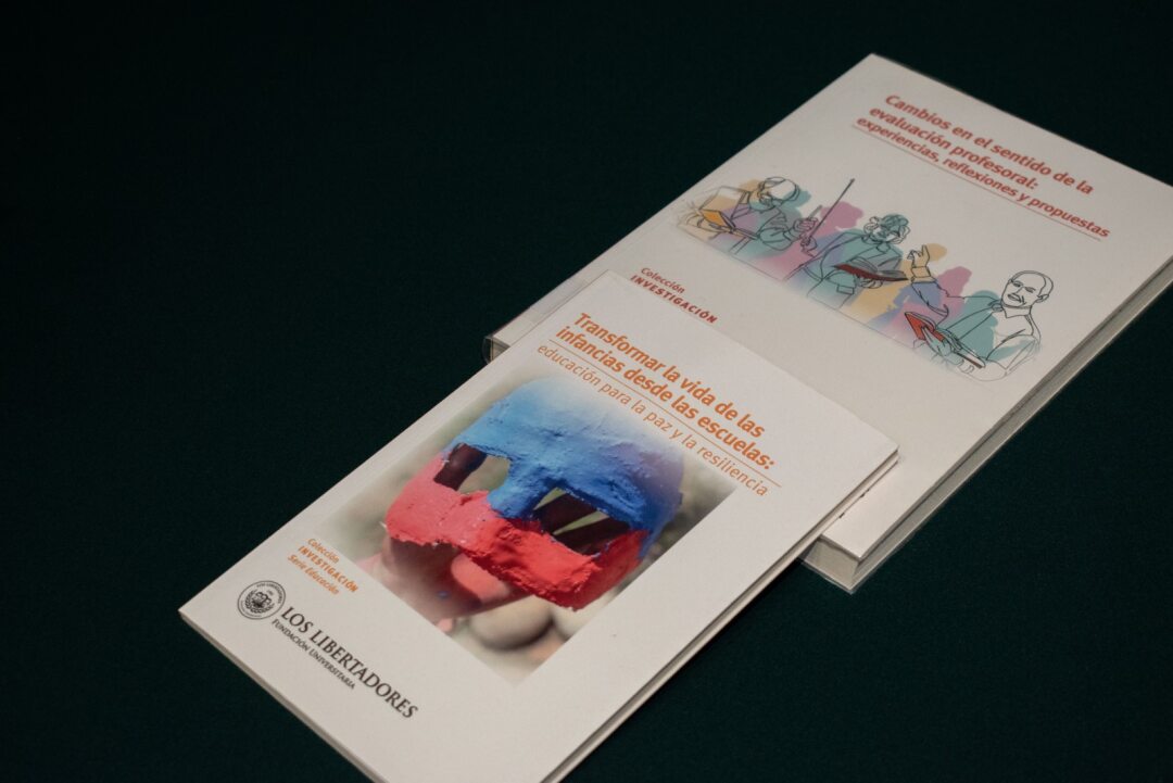 leonardomejiap's tweet image. Complacido de comentar el libro: &quot;Transformar la vida de la infancias desde las Escuelas: Educación para la paz y la resilencia&quot; de la Dra. Ana Gomez en la @UniLibertadores. Un libro a mi juicio importante para quien quiera trabajar temas de infancias 👇 acortar.link/69dcvO