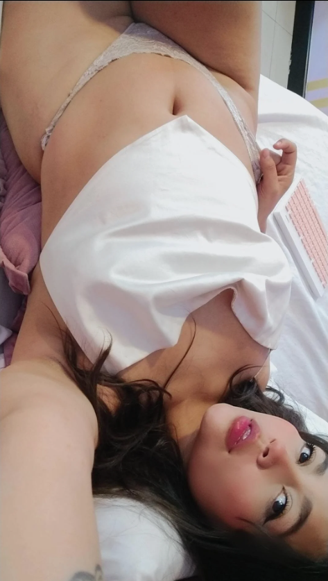KimDivinne's tweet photo. Unos besitos? https://t.co/RKw0hNfRex