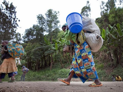 EFFROYABLE DÉBUT DE SEMAINE POUR LE MARECHAL ESCARMOUCHE ! UN GOUVERNEMENT MONSTRUEUSEMENT CLANIQUE, UNE GUERRE D’INSUCCÈS MILITAIRES ET UNE POPULATION DE L’EST TROUBLÉE PAR LES BRUITS DES BOMBES DANS SON CAMPEMENT DE MUGUNGA. TSHILOMBO A ÉRIGÉ TOUTE UNE BASE MILITAIRE