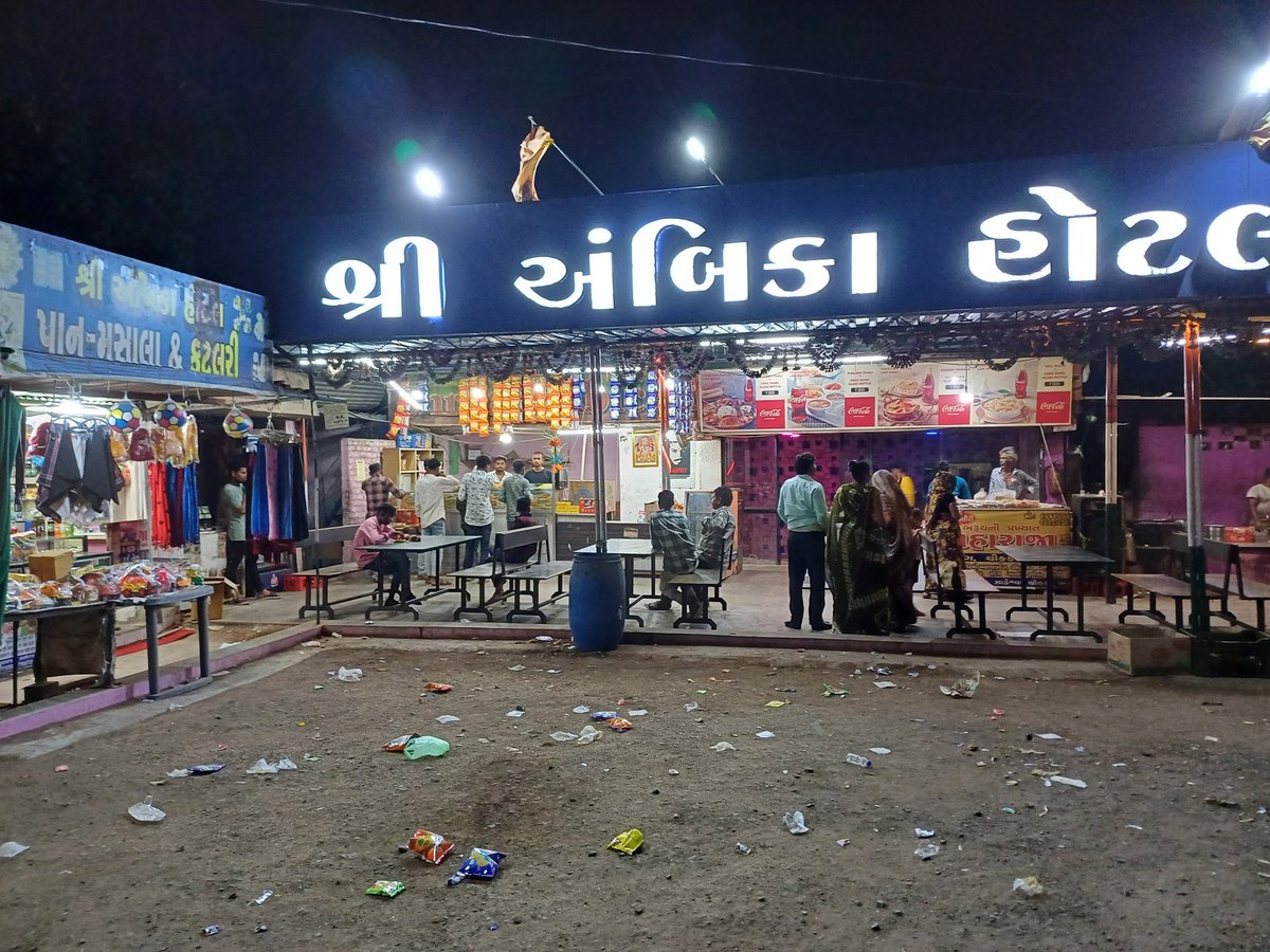 Advocatedkpatel's tweet image. ગુજરાત રાજ્ય વાહન વ્યવહાર નિગમ દ્વારા ચાલતી બસ ને બાલાસિનોર બાદ ફાગવેલ પાસે રોકવામાં આવે છે જ્યા યોગ્ય રીતે મહિલા કે પુરુષ ના બાથરૂમ જવા ની પણ વ્યવસ્થા નથી અને આ સાથે સાથે હોટલ ના સ્ટાફ ને પૂછવામાં આવ્યું તો બહાર ખુલ્લા માં જાજરૂ બાથરૂમ કરવા માટે જણાવે છે. વધુ માં જણાવે છે.