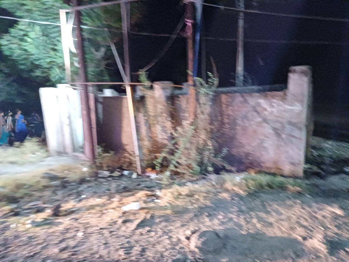 Advocatedkpatel's tweet image. ગુજરાત રાજ્ય વાહન વ્યવહાર નિગમ દ્વારા ચાલતી બસ ને બાલાસિનોર બાદ ફાગવેલ પાસે રોકવામાં આવે છે જ્યા યોગ્ય રીતે મહિલા કે પુરુષ ના બાથરૂમ જવા ની પણ વ્યવસ્થા નથી અને આ સાથે સાથે હોટલ ના સ્ટાફ ને પૂછવામાં આવ્યું તો બહાર ખુલ્લા માં જાજરૂ બાથરૂમ કરવા માટે જણાવે છે. વધુ માં જણાવે છે.