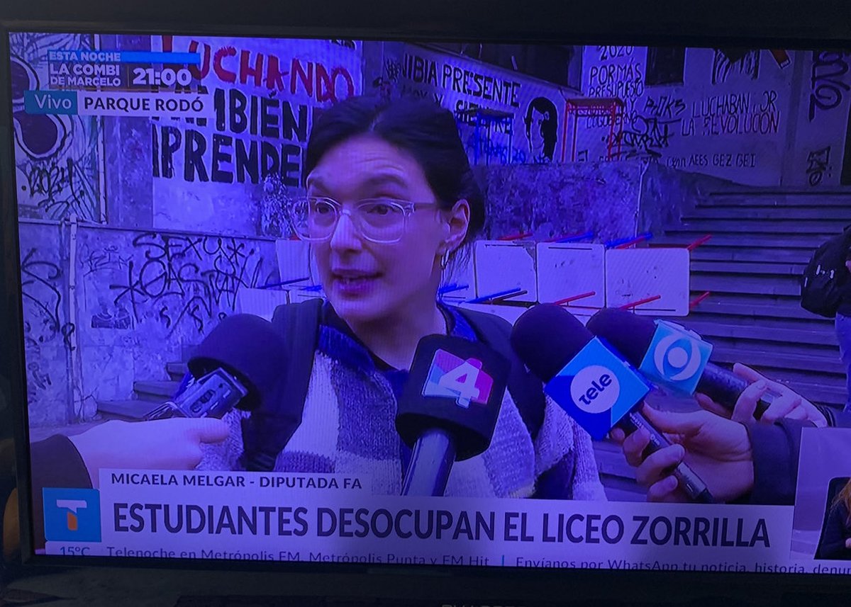 Quien les da manija a los estudiantes? una casualidad,pasaba justo por ahí,no vayan a creer que los problemas edilicios también existían en gobiernos frenteamplistas,no no,empezaron ahora ,anda a trabajar