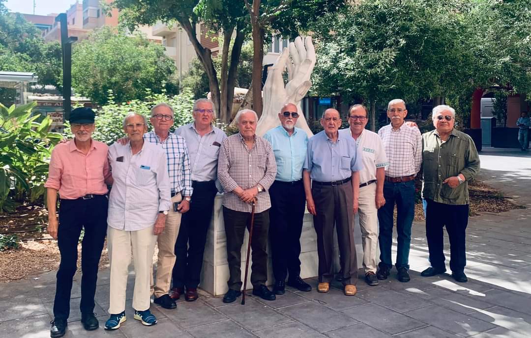 ColorecTorrecardenas (@almeriauccr) on Twitter photo Una maravilla ver a los que fueron nuestros maestros juntos...
Un placer enorme veros reunidos tal día como hoy.
Un recuerdo muy especial al Dr. Belda (que fue nuestro jefe de servicio).
Ojalá sigáis muchos años así, sois un ejemplo.❤️
<a href="/TorrecardenasHU/">Hospital Universitario Torrecárdenas</a> @ Una maravilla ver a los que fueron nuestros maestros juntos...
Un placer enorme veros reunidos tal día como hoy.
Un recuerdo muy especial al Dr. Belda (que fue nuestro jefe de servicio).
Ojalá sigáis muchos años así, sois un ejemplo.❤️
<a href="/TorrecardenasHU/">Hospital Universitario Torrecárdenas</a> @