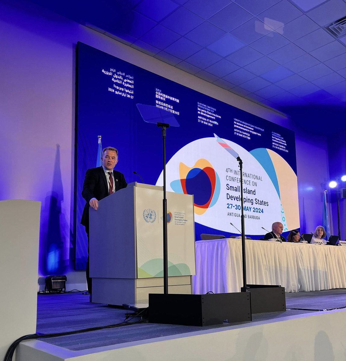 John Petter Opdahl (@noruegaembcuba) on Twitter photo Esta semana nuestro Secretario de Estado <a href="/akravik79/">Andreas Motzfeldt Kravik</a> participa en #SIDS4 en Antigua y Barbuda 🇦🇬. En su discurso destacó el compromiso de 🇳🇴 con #SIDS allanando el camino hacia una década resiliente de asociaciones y progreso con vistas a una mayor prosperidad
#Partnerships Esta semana nuestro Secretario de Estado <a href="/akravik79/">Andreas Motzfeldt Kravik</a> participa en #SIDS4 en Antigua y Barbuda 🇦🇬. En su discurso destacó el compromiso de 🇳🇴 con #SIDS allanando el camino hacia una década resiliente de asociaciones y progreso con vistas a una mayor prosperidad
#Partnerships