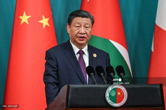 #DePlaneta | El presidente de #China, Xi Jinping, pidió este jueves, durante un encuentro con dirigentes árabes en #Pekín, la celebración de una conferencia de paz para resolver el conflicto entre Israel y grupo terrorista Hamás. /📷 AFP.