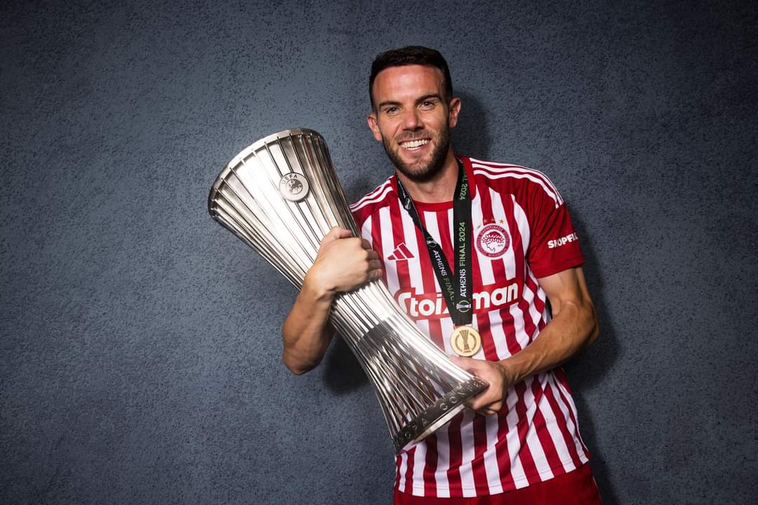 🤩 El cordobés <a href="/Quini17/">Quini</a>, campeón de la @europacnfleague con el <a href="/olympiacosfc/">Olympiacos FC</a>. Enhorabuena ‼️ 🙌🙌

Primer título europeo para el club griego 👏👏 

Orgullosos de que lleves el fútbol andaluz a lo más alto 💪