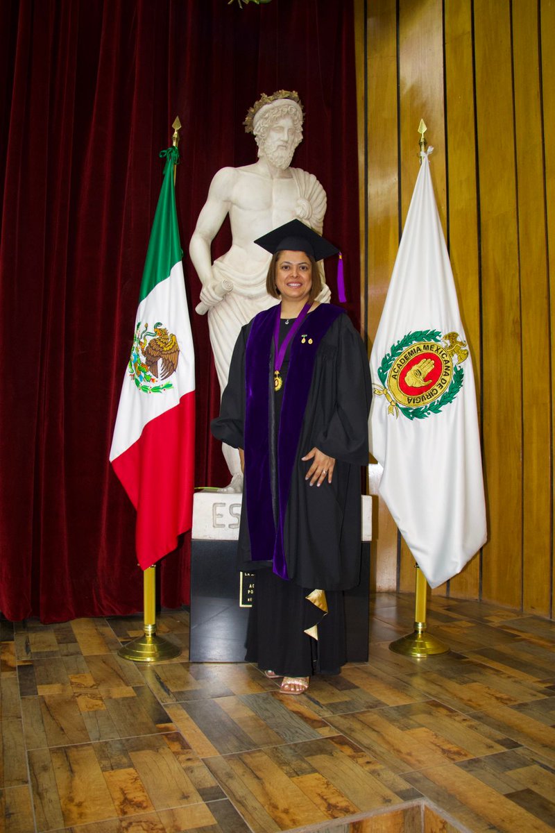 Saber_IMSS's tweet image. #OrgulloIMSS
🙌🏽👩🏽‍⚕️Felicitamos a la Dra. Suemmy Gaytán Fernández, Directora de Educación e Investigación en Salud del Hospital de Traumatología y Ortopedia de Puebla, quien se ha convertido en la primera mujer ortopedista académica en la Academia Mexicana de Cirugía ✨🎖️
